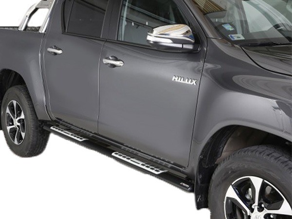 Sidebars design black Toyota Hilux DC '16